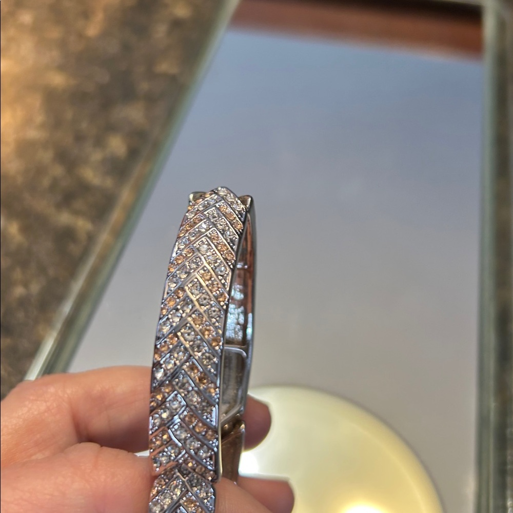 Silver tone rhinestone chevron hinged elastic bracelet costume jewelry retro era - Picture 8 of 8